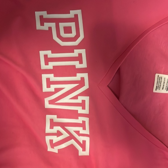 This is a never warn vs pink tee shirt. Brand new size small - Picture 3 of 4